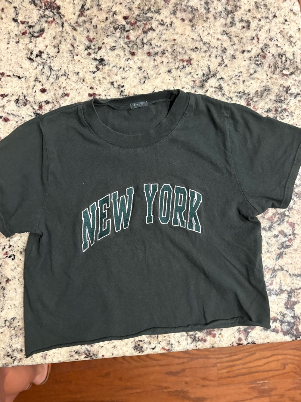 New York Graphic Crop Tee - Black